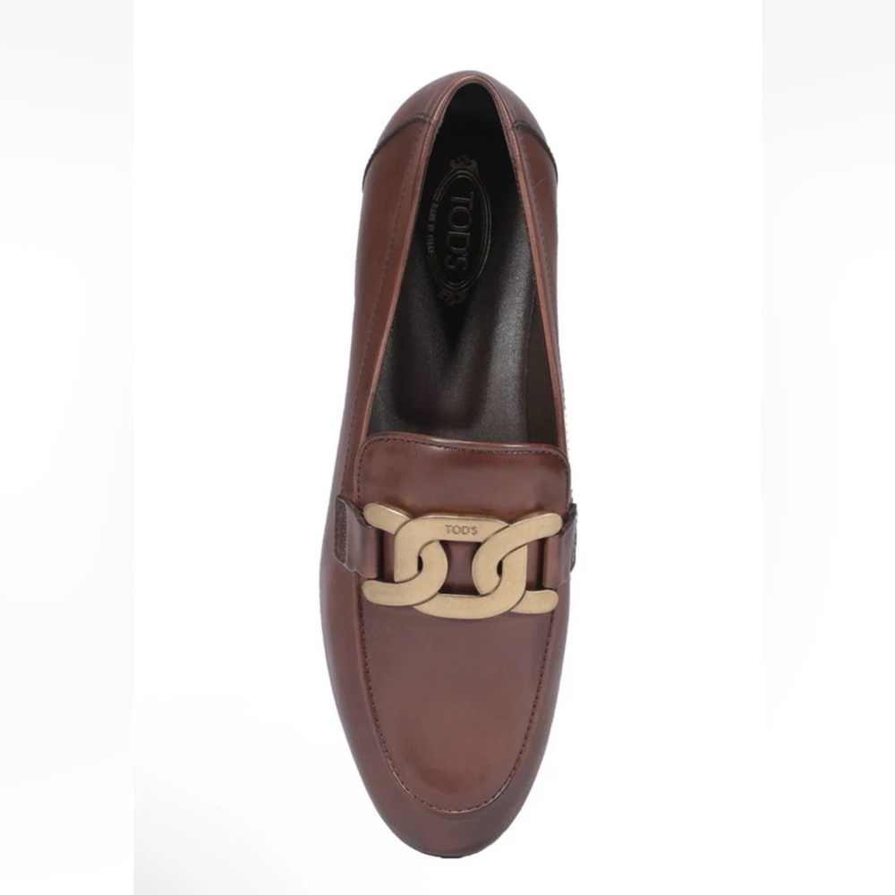 NEW, NEVER WORN! Tod's Kate Brown Leather Loafers with Gold Chain - Size EU 39.5